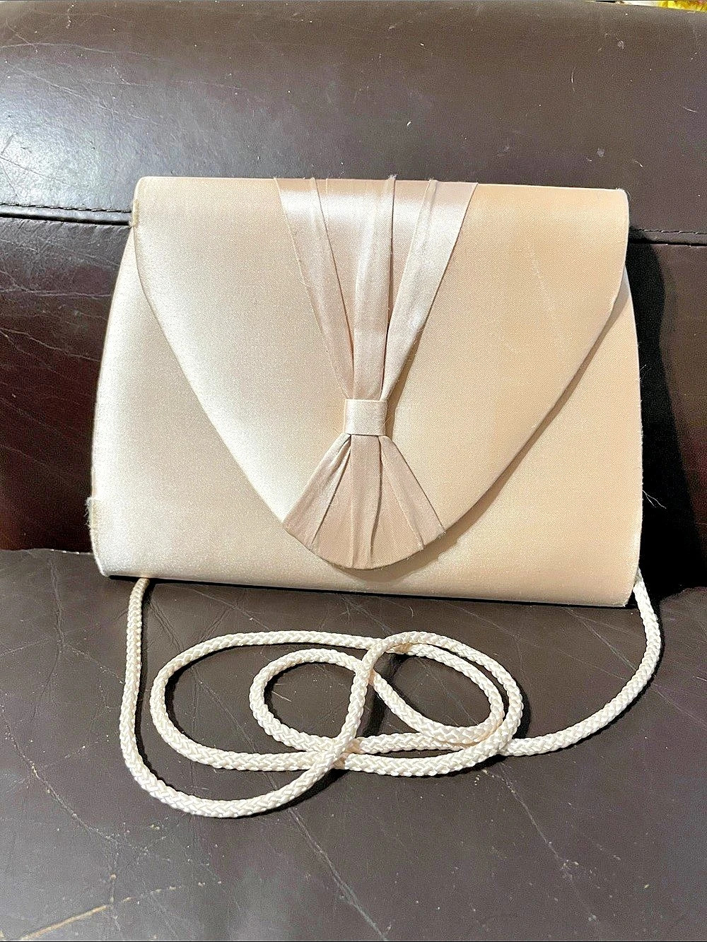 Cream Chain Clutch. M’s